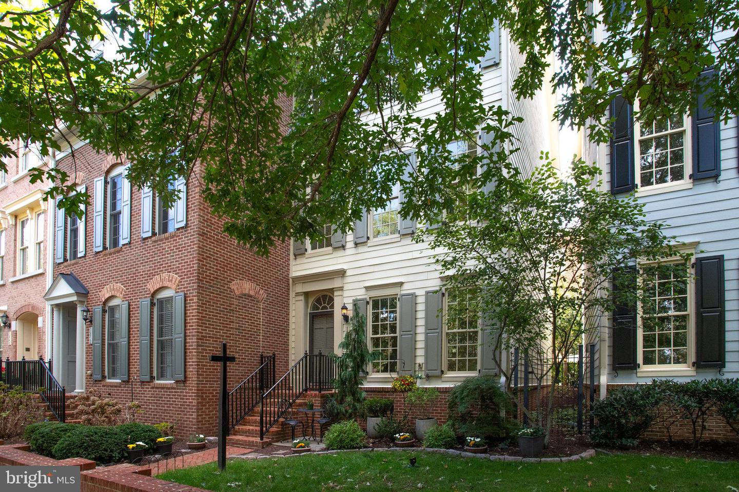 1852 CARPENTER RD, ALEXANDRIA, Virginia 22314, 3 Bedrooms Bedrooms, ,3 BathroomsBathrooms,Residential,For sale,1852 CARPENTER RD,VAAX2048972 MLS # VAAX2048972