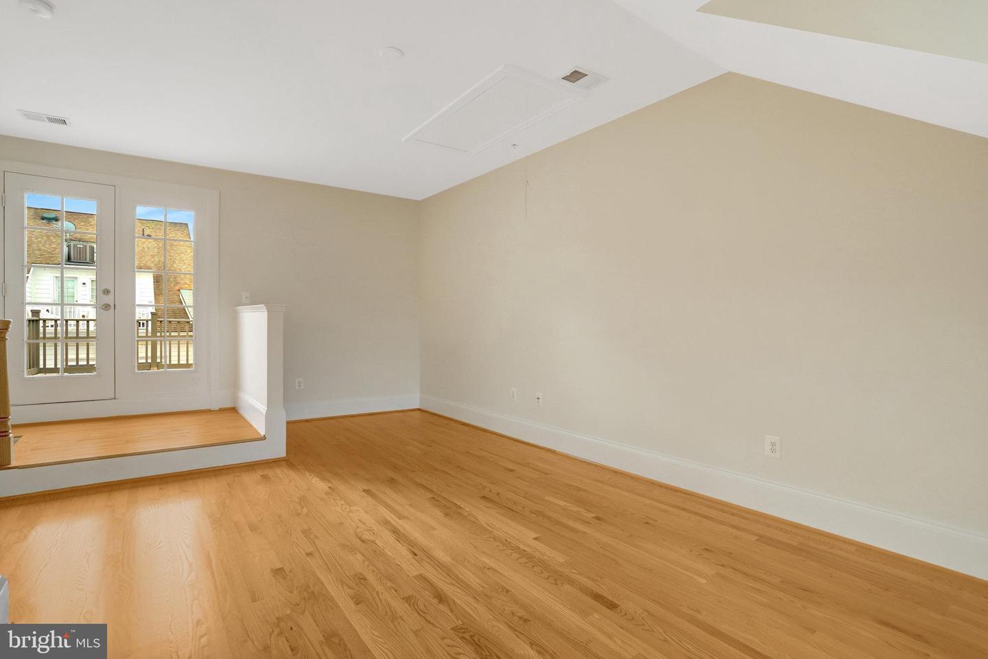 1852 CARPENTER RD, ALEXANDRIA, Virginia 22314, 3 Bedrooms Bedrooms, ,3 BathroomsBathrooms,Residential,For sale,1852 CARPENTER RD,VAAX2048972 MLS # VAAX2048972