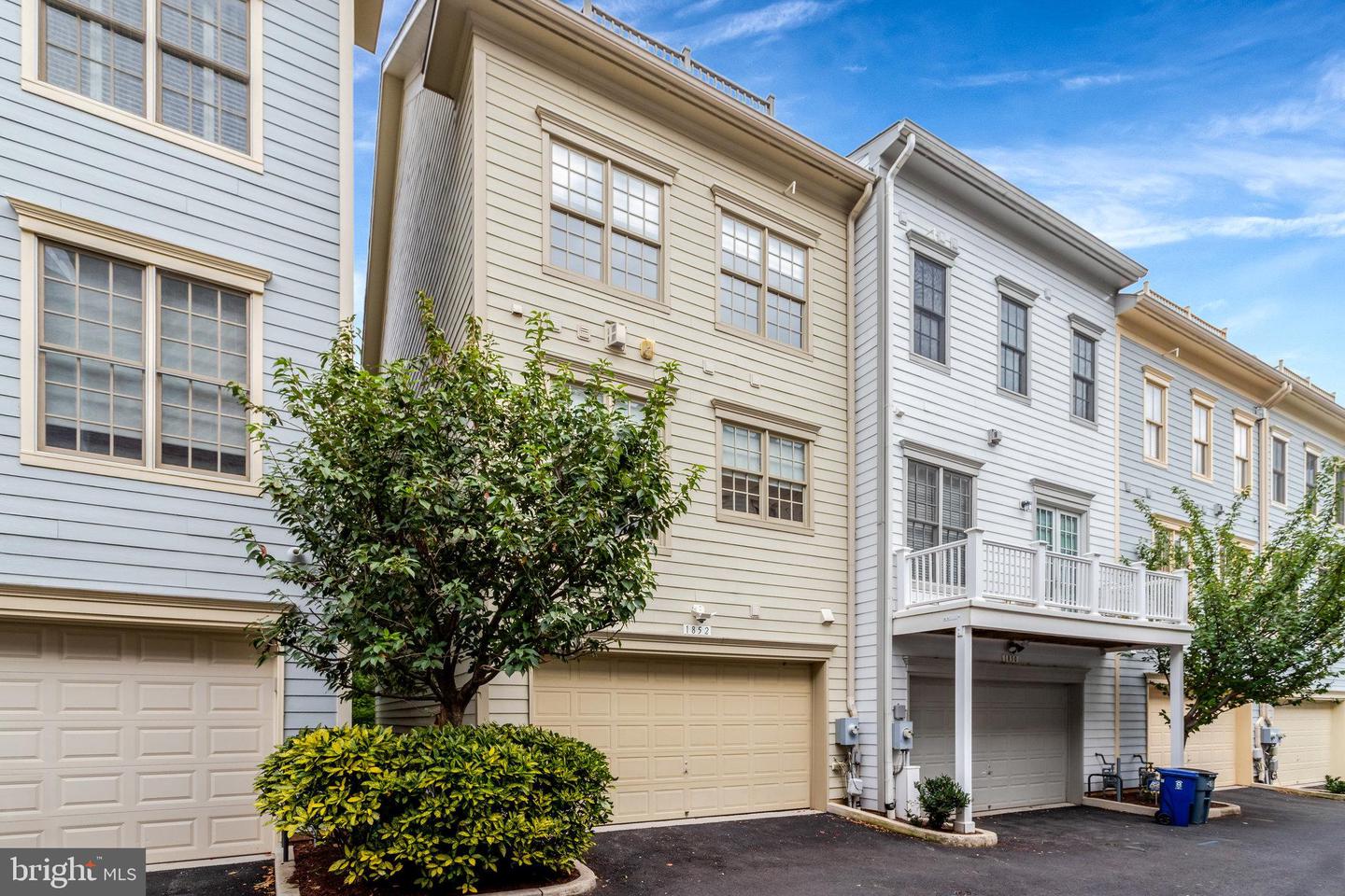 1852 CARPENTER RD, ALEXANDRIA, Virginia 22314, 3 Bedrooms Bedrooms, ,3 BathroomsBathrooms,Residential,For sale,1852 CARPENTER RD,VAAX2048972 MLS # VAAX2048972