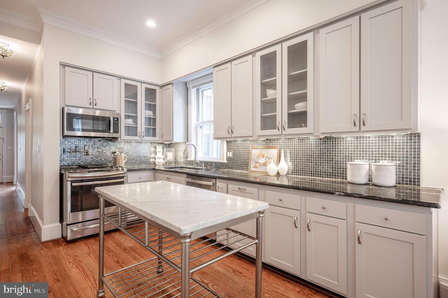 332 N COLUMBUS ST, ALEXANDRIA, Virginia 22314, 3 Bedrooms Bedrooms, ,2 BathroomsBathrooms,Residential,For sale,332 N COLUMBUS ST,VAAX2049164 MLS # VAAX2049164