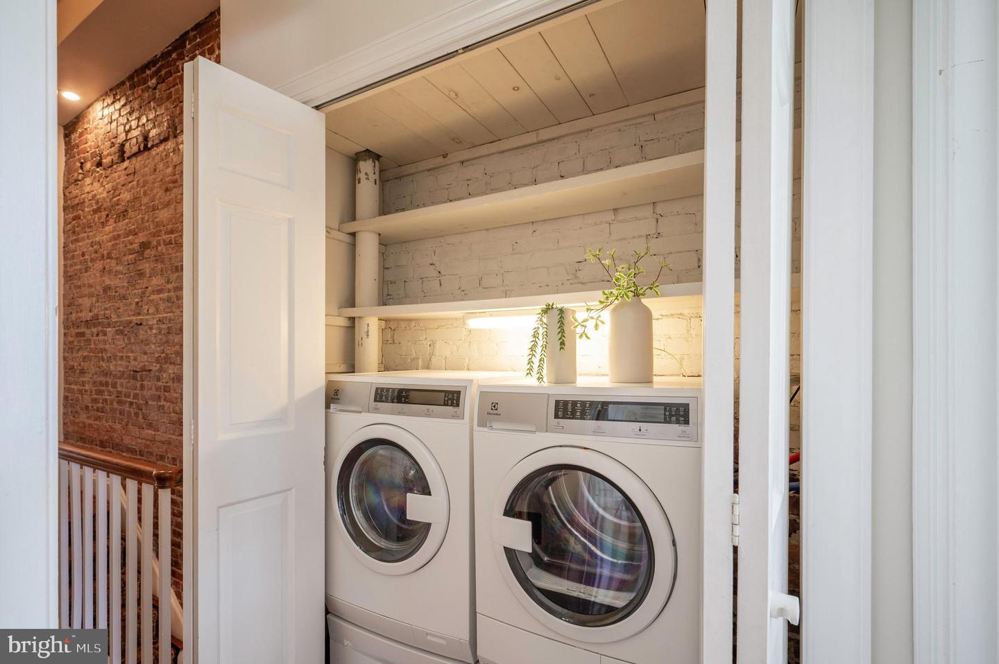 332 N COLUMBUS ST, ALEXANDRIA, Virginia 22314, 3 Bedrooms Bedrooms, ,2 BathroomsBathrooms,Residential,For sale,332 N COLUMBUS ST,VAAX2049164 MLS # VAAX2049164
