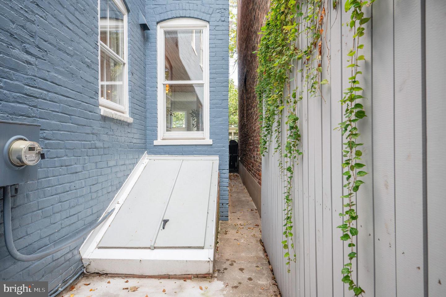 332 N COLUMBUS ST, ALEXANDRIA, Virginia 22314, 3 Bedrooms Bedrooms, ,2 BathroomsBathrooms,Residential,For sale,332 N COLUMBUS ST,VAAX2049164 MLS # VAAX2049164