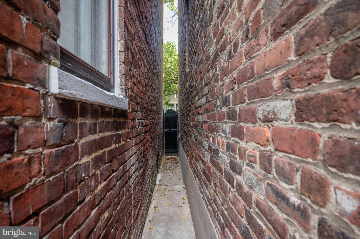 332 N COLUMBUS ST, ALEXANDRIA, Virginia 22314, 3 Bedrooms Bedrooms, ,2 BathroomsBathrooms,Residential,For sale,332 N COLUMBUS ST,VAAX2049164 MLS # VAAX2049164