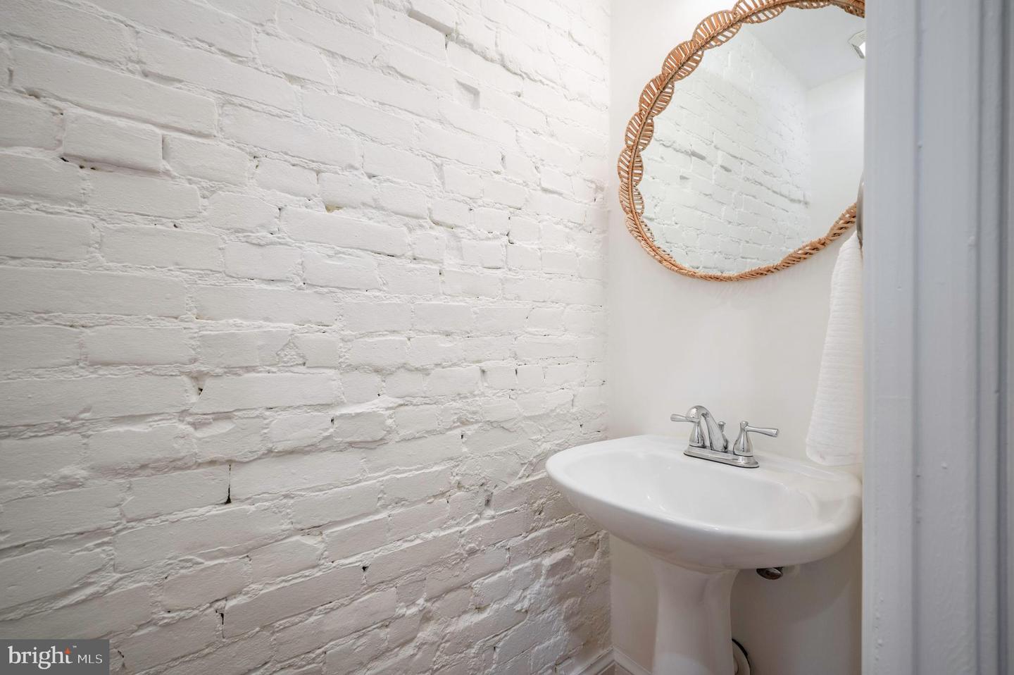 332 N COLUMBUS ST, ALEXANDRIA, Virginia 22314, 3 Bedrooms Bedrooms, ,2 BathroomsBathrooms,Residential,For sale,332 N COLUMBUS ST,VAAX2049164 MLS # VAAX2049164