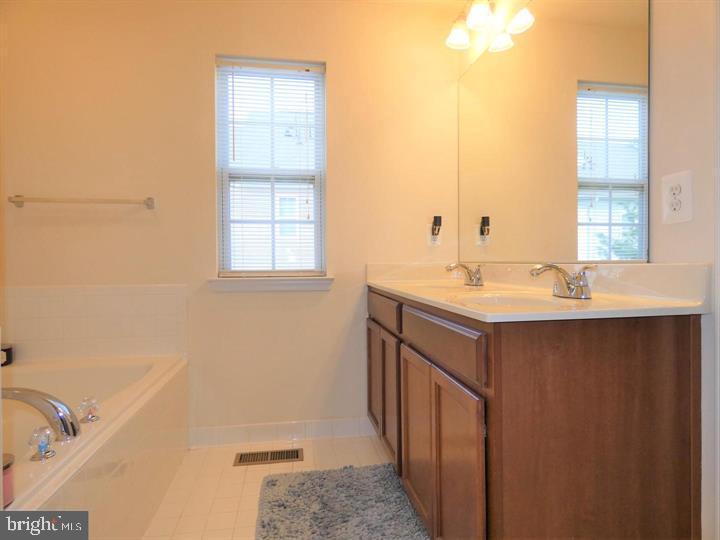 4911 POTOMAC HIGHLANDS CIR, TRIANGLE, Virginia 22172, 3 Bedrooms Bedrooms, ,3 BathroomsBathrooms,Residential,For sale,4911 POTOMAC HIGHLANDS CIR,VAPW2103412 MLS # VAPW2103412