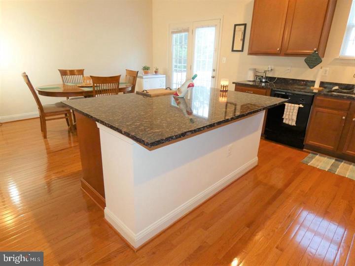 4911 POTOMAC HIGHLANDS CIR, TRIANGLE, Virginia 22172, 3 Bedrooms Bedrooms, ,3 BathroomsBathrooms,Residential,For sale,4911 POTOMAC HIGHLANDS CIR,VAPW2103412 MLS # VAPW2103412