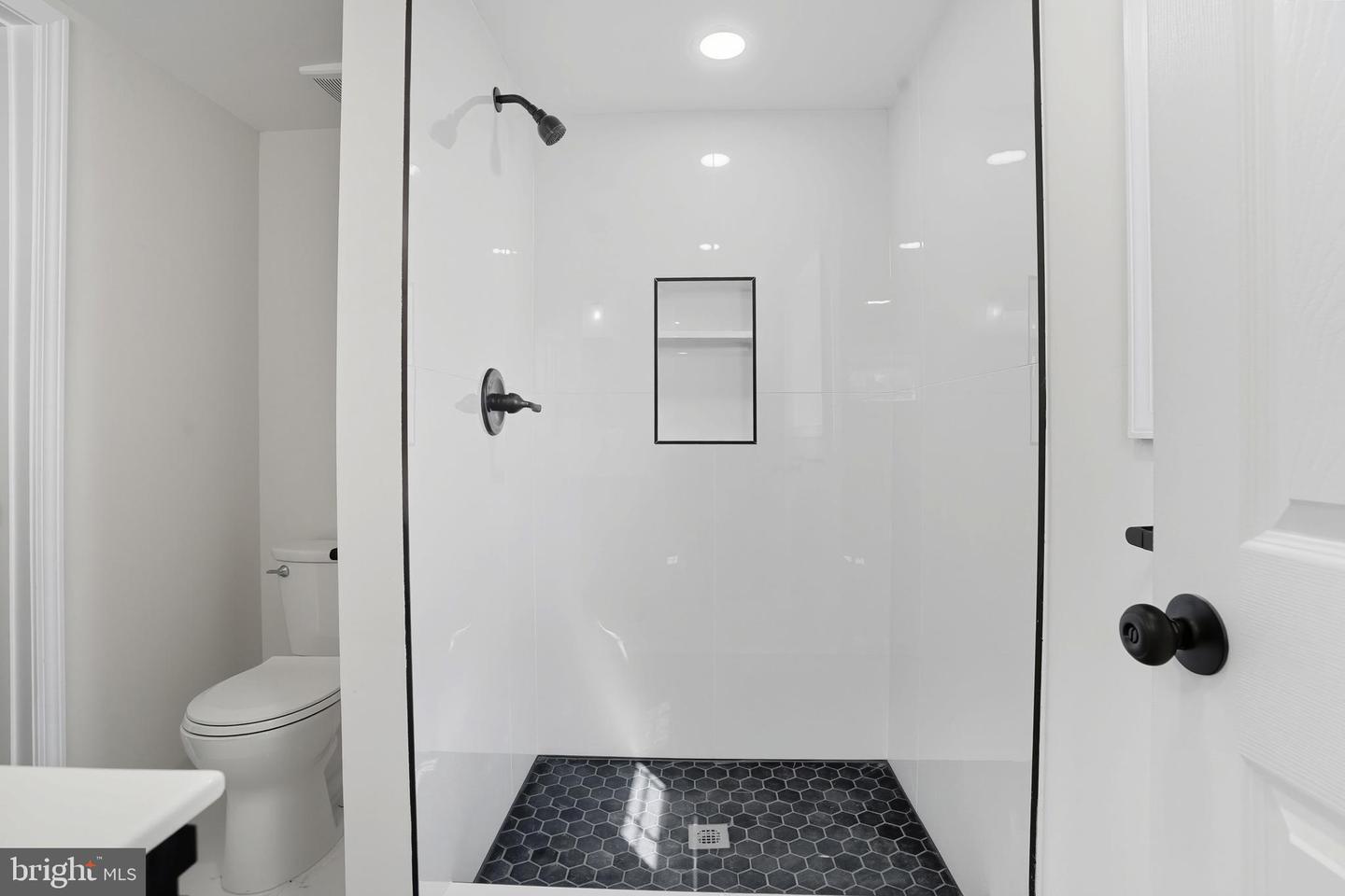 7406 MASONVILLE DR, ANNANDALE, Virginia 22003, 5 Bedrooms Bedrooms, ,3 BathroomsBathrooms,Residential,For sale,7406 MASONVILLE DR,VAFX2265366 MLS # VAFX2265366