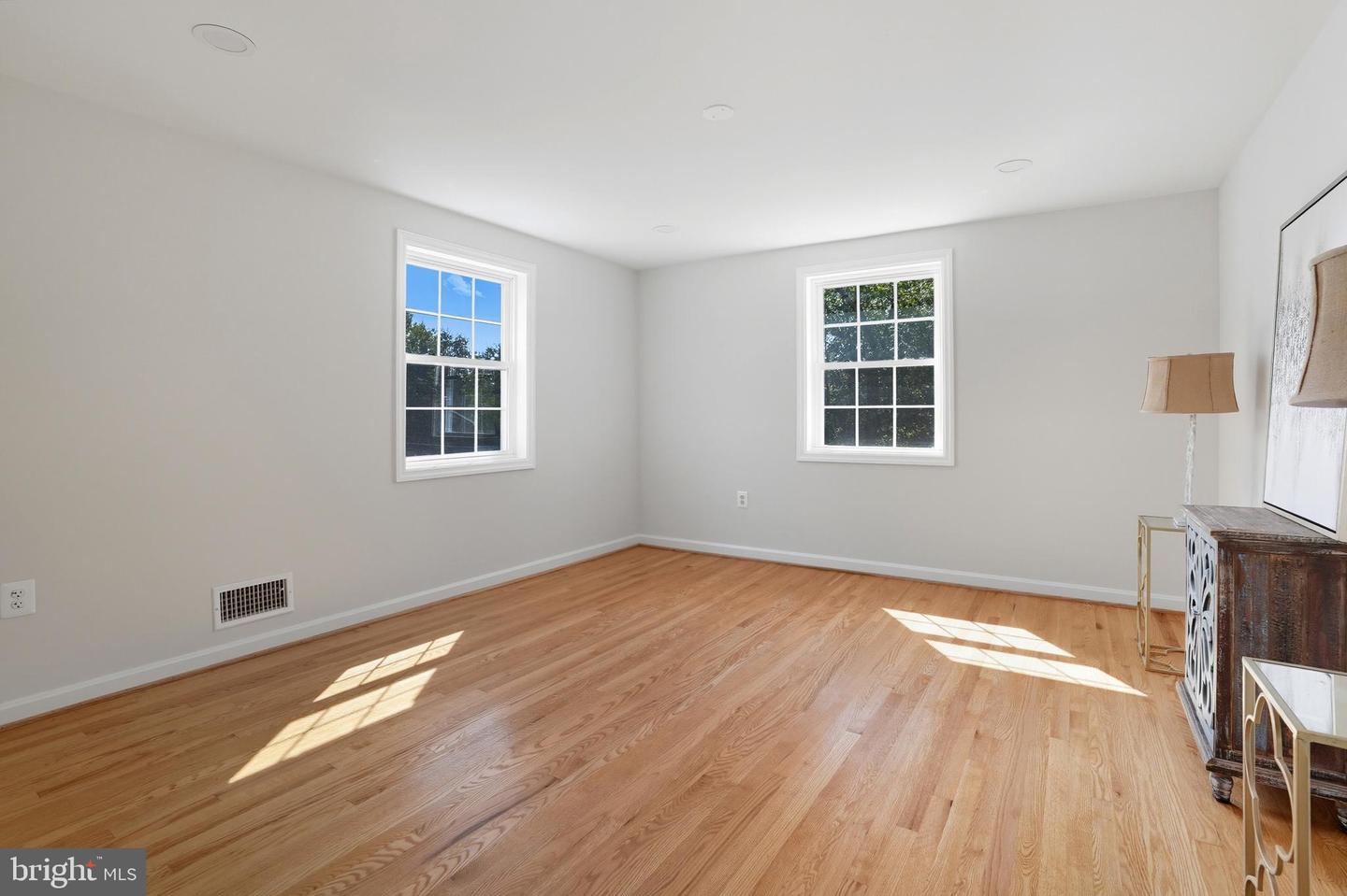7406 MASONVILLE DR, ANNANDALE, Virginia 22003, 5 Bedrooms Bedrooms, ,3 BathroomsBathrooms,Residential,For sale,7406 MASONVILLE DR,VAFX2265366 MLS # VAFX2265366