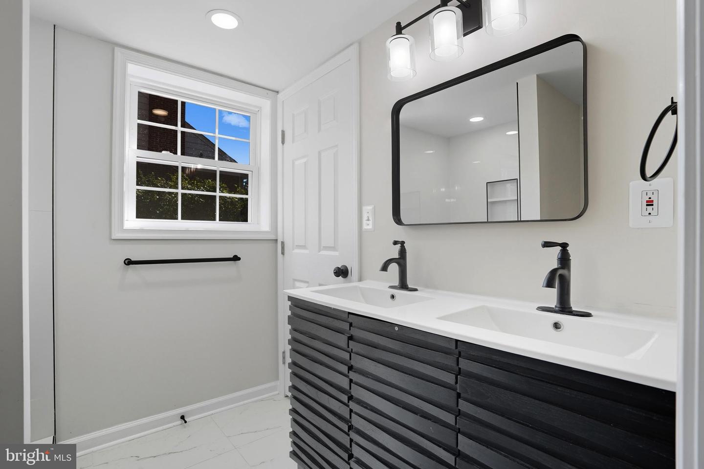 7406 MASONVILLE DR, ANNANDALE, Virginia 22003, 5 Bedrooms Bedrooms, ,3 BathroomsBathrooms,Residential,For sale,7406 MASONVILLE DR,VAFX2265366 MLS # VAFX2265366