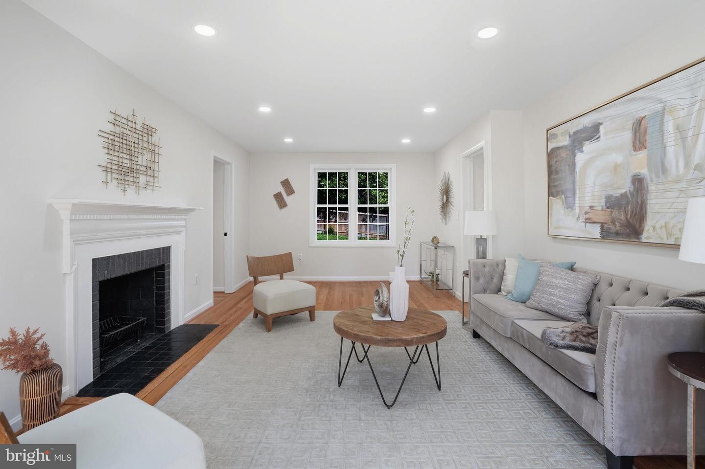 7406 MASONVILLE DR, ANNANDALE, Virginia 22003, 5 Bedrooms Bedrooms, ,3 BathroomsBathrooms,Residential,For sale,7406 MASONVILLE DR,VAFX2265366 MLS # VAFX2265366