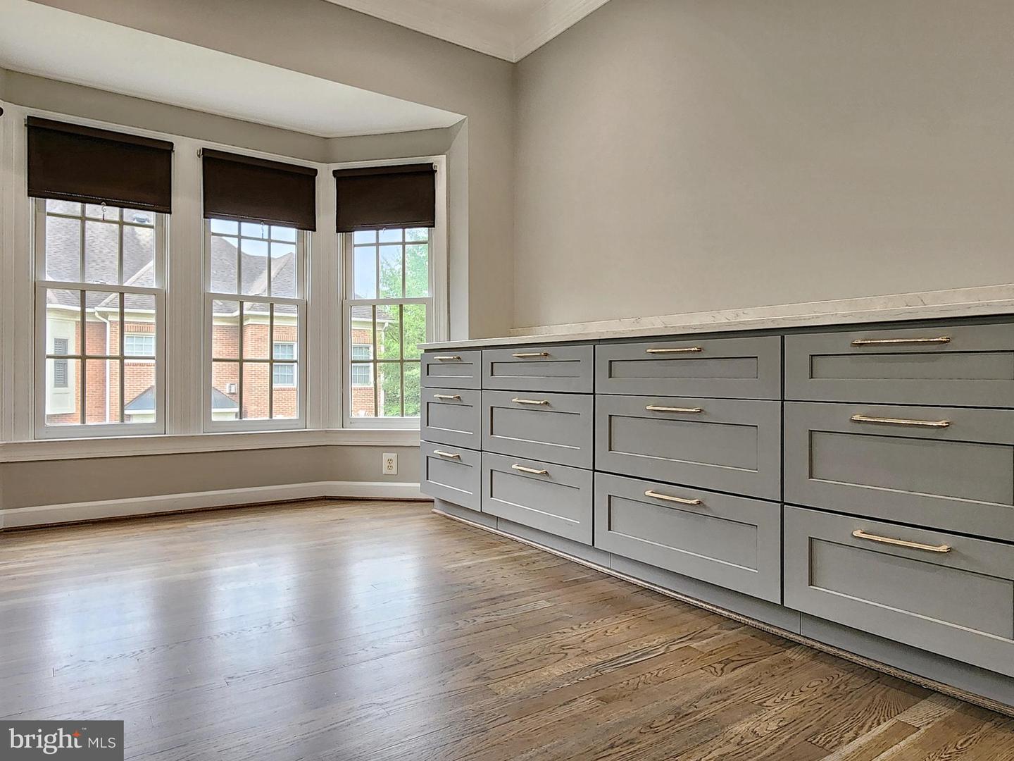 12748 LADY SOMERSET LN, FAIRFAX, Virginia 22033, 4 Bedrooms Bedrooms, 17 Rooms Rooms,3 BathroomsBathrooms,Residential,For sale,12748 LADY SOMERSET LN,VAFX2265768 MLS # VAFX2265768