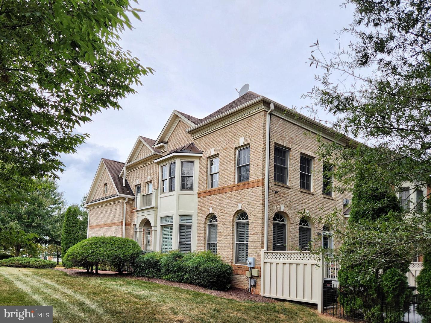 12748 LADY SOMERSET LN, FAIRFAX, Virginia 22033, 4 Bedrooms Bedrooms, 17 Rooms Rooms,3 BathroomsBathrooms,Residential,For sale,12748 LADY SOMERSET LN,VAFX2265768 MLS # VAFX2265768