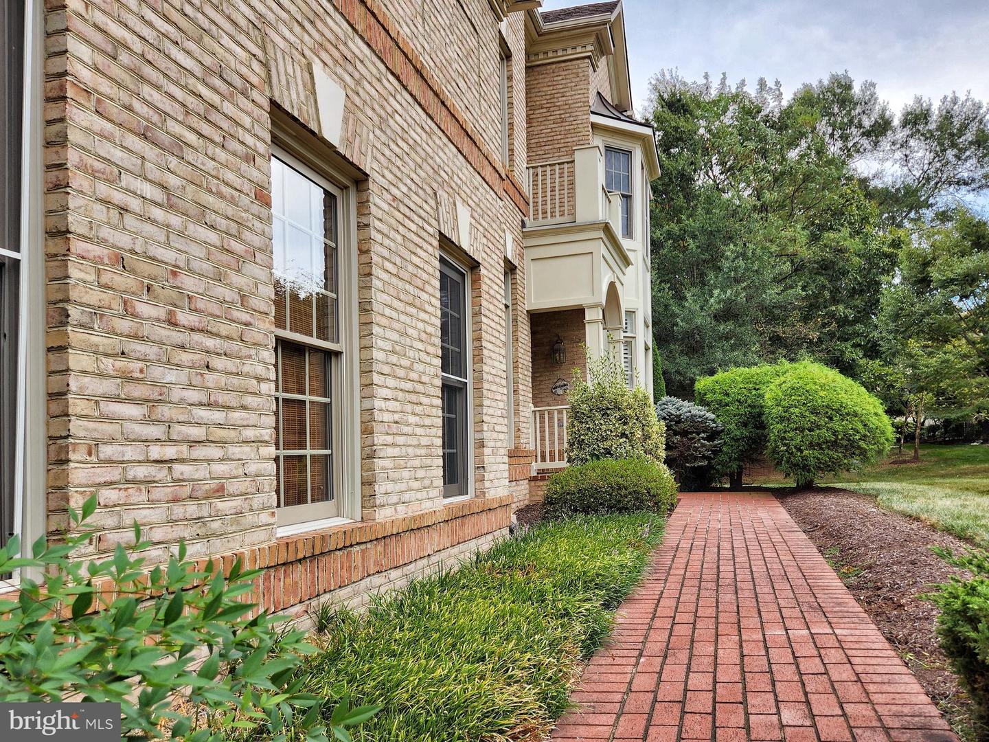 12748 LADY SOMERSET LN, FAIRFAX, Virginia 22033, 4 Bedrooms Bedrooms, 17 Rooms Rooms,3 BathroomsBathrooms,Residential,For sale,12748 LADY SOMERSET LN,VAFX2265768 MLS # VAFX2265768