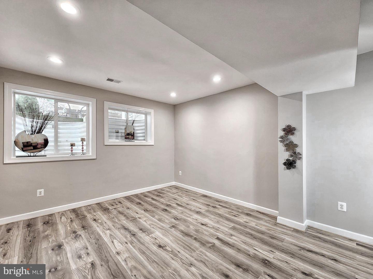 12748 LADY SOMERSET LN, FAIRFAX, Virginia 22033, 4 Bedrooms Bedrooms, 17 Rooms Rooms,3 BathroomsBathrooms,Residential,For sale,12748 LADY SOMERSET LN,VAFX2265768 MLS # VAFX2265768