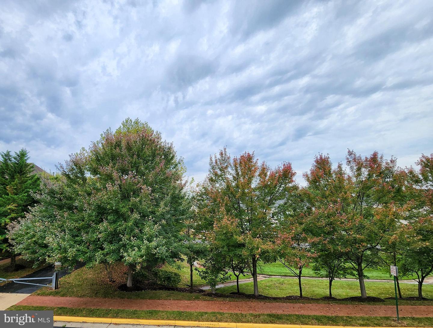 12748 LADY SOMERSET LN, FAIRFAX, Virginia 22033, 4 Bedrooms Bedrooms, 17 Rooms Rooms,3 BathroomsBathrooms,Residential,For sale,12748 LADY SOMERSET LN,VAFX2265768 MLS # VAFX2265768