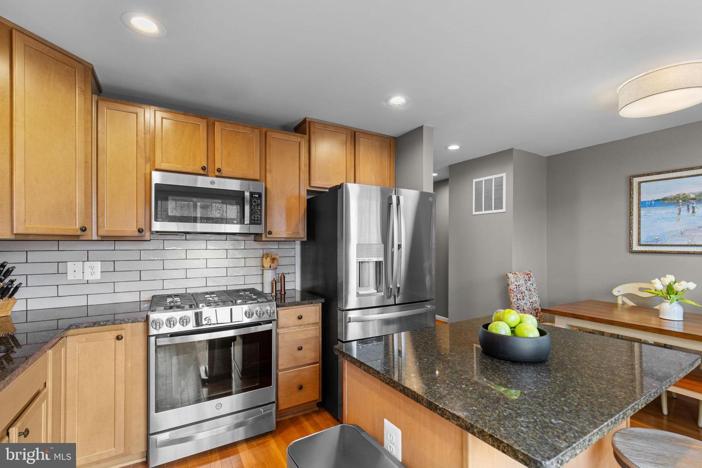 2904 TRUFFLE OAK PL, WOODBRIDGE, Virginia 22191, 2 Bedrooms Bedrooms, 6 Rooms Rooms,3 BathroomsBathrooms,Residential,For sale,2904 TRUFFLE OAK PL,VAPW2103856 MLS # VAPW2103856
