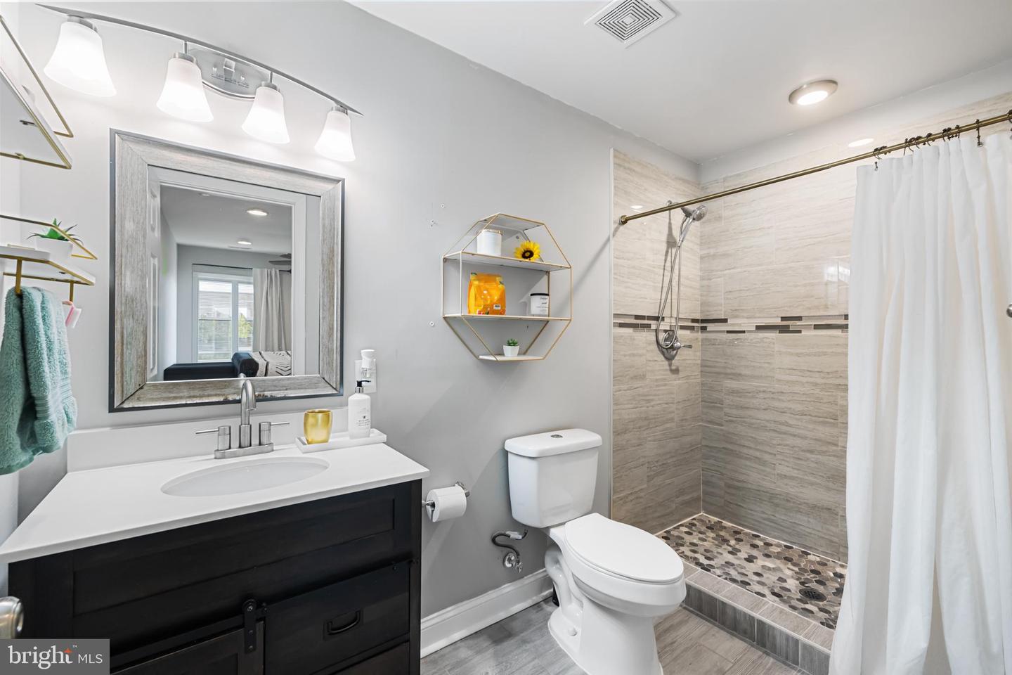 3327 5TH ST SE, WASHINGTON, District Of Columbia 20032, 4 Bedrooms Bedrooms, ,4 BathroomsBathrooms,Residential,For sale,3327 5TH ST SE,DCDC2222026 MLS # DCDC2222026