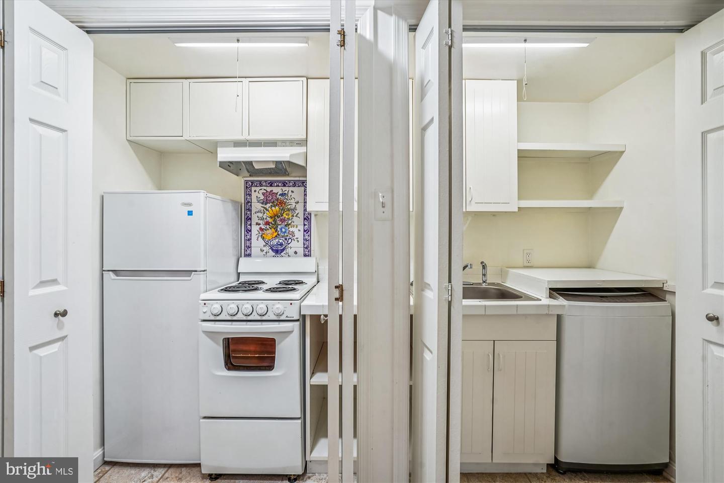 24 S ABINGDON ST, ARLINGTON, Virginia 22204, 4 Bedrooms Bedrooms, ,3 BathroomsBathrooms,Residential,For sale,24 S ABINGDON ST,VAAR2063746 MLS # VAAR2063746