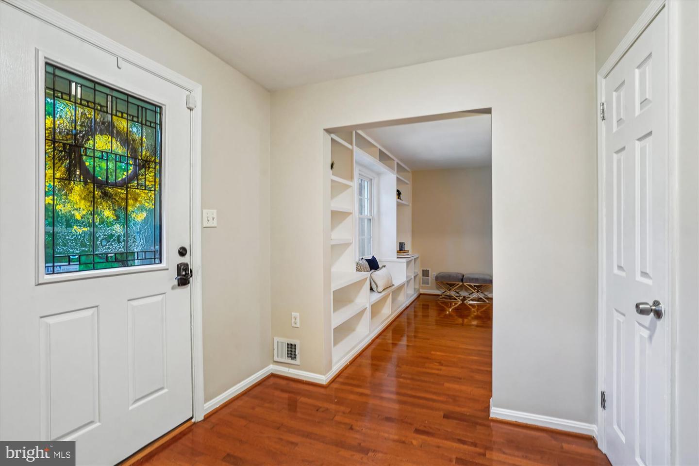 24 S ABINGDON ST, ARLINGTON, Virginia 22204, 4 Bedrooms Bedrooms, ,3 BathroomsBathrooms,Residential,For sale,24 S ABINGDON ST,VAAR2063746 MLS # VAAR2063746
