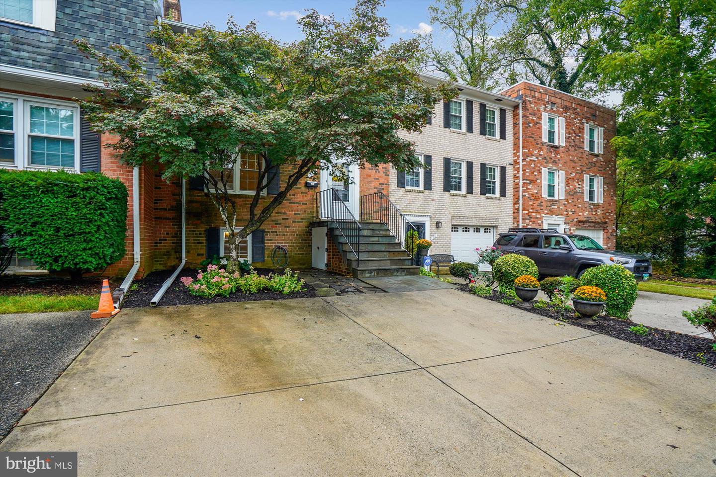 24 S ABINGDON ST, ARLINGTON, Virginia 22204, 4 Bedrooms Bedrooms, ,3 BathroomsBathrooms,Residential,For sale,24 S ABINGDON ST,VAAR2063746 MLS # VAAR2063746