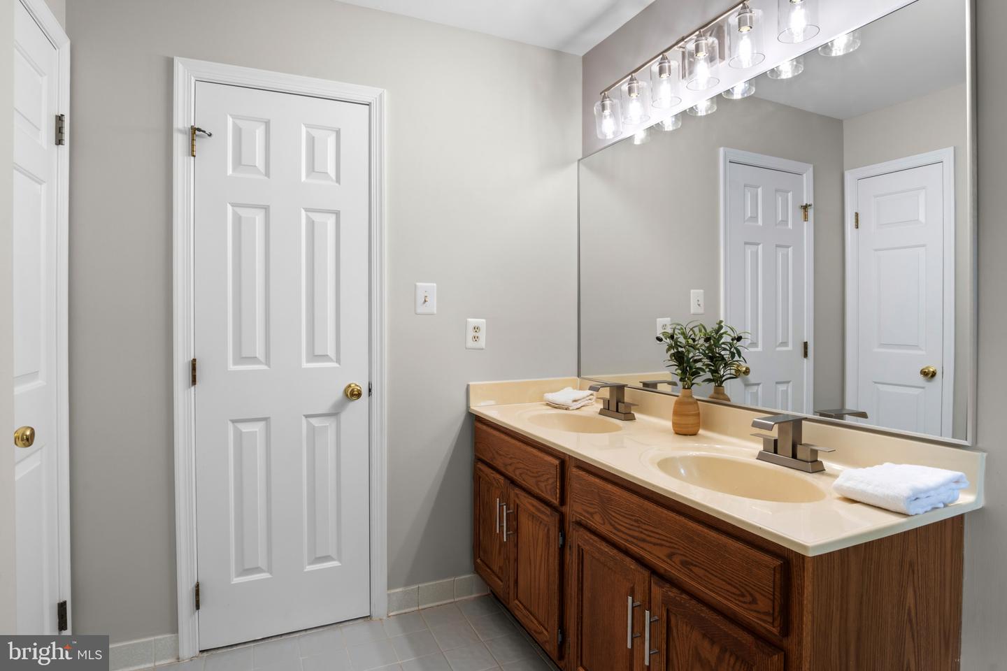 10201 LEATHERLEAF CT, MANASSAS, Virginia 20111, 5 Bedrooms Bedrooms, ,5 BathroomsBathrooms,Residential,For sale,10201 LEATHERLEAF CT,VAPW2104264 MLS # VAPW2104264