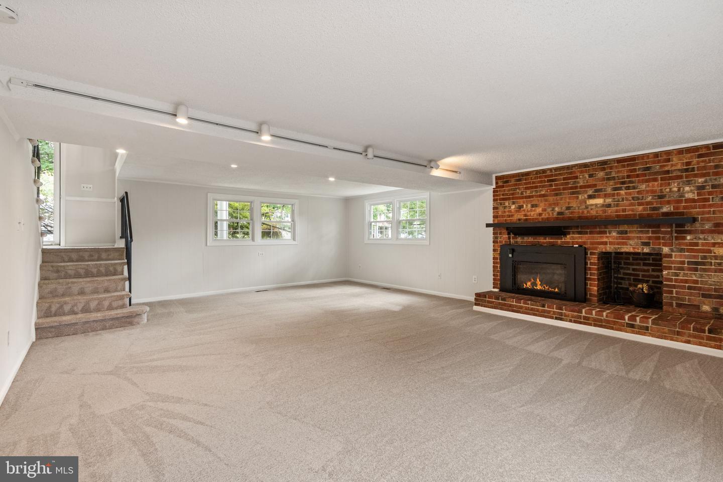 4208 MAYPORT LN, FAIRFAX, Virginia 22033, 4 Bedrooms Bedrooms, 13 Rooms Rooms,3 BathroomsBathrooms,Residential,For sale,4208 MAYPORT LN,VAFX2268172 MLS # VAFX2268172