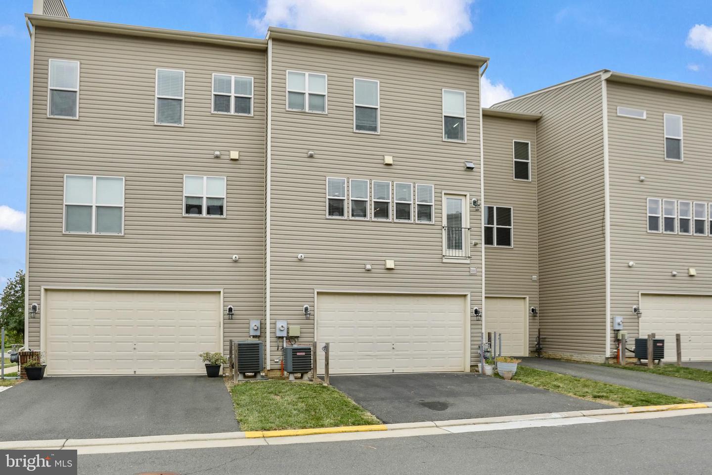 21077 ASHBURN HEIGHTS DR, ASHBURN, Virginia 20148, 4 Bedrooms Bedrooms, ,3 BathroomsBathrooms,Residential,For sale,21077 ASHBURN HEIGHTS DR,VALO2107228 MLS # VALO2107228