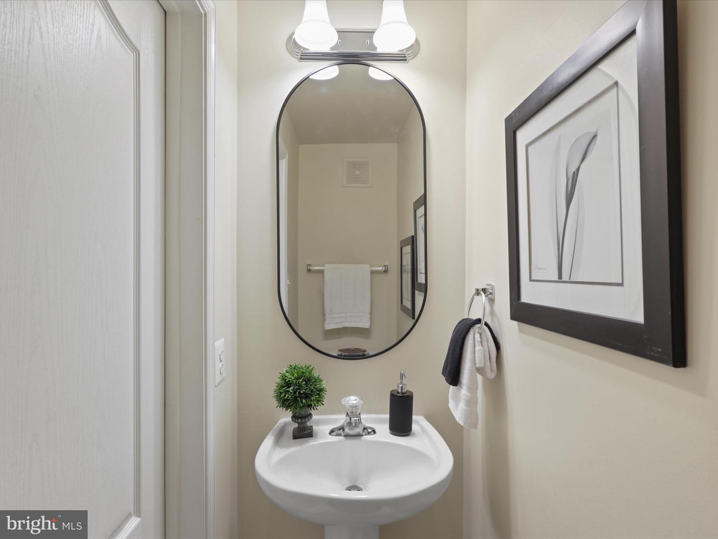6865 ROLLING CREEK WAY, ALEXANDRIA, Virginia 22315, 3 Bedrooms Bedrooms, 7 Rooms Rooms,3 BathroomsBathrooms,Residential,For sale,6865 ROLLING CREEK WAY,VAFX2268498 MLS # VAFX2268498