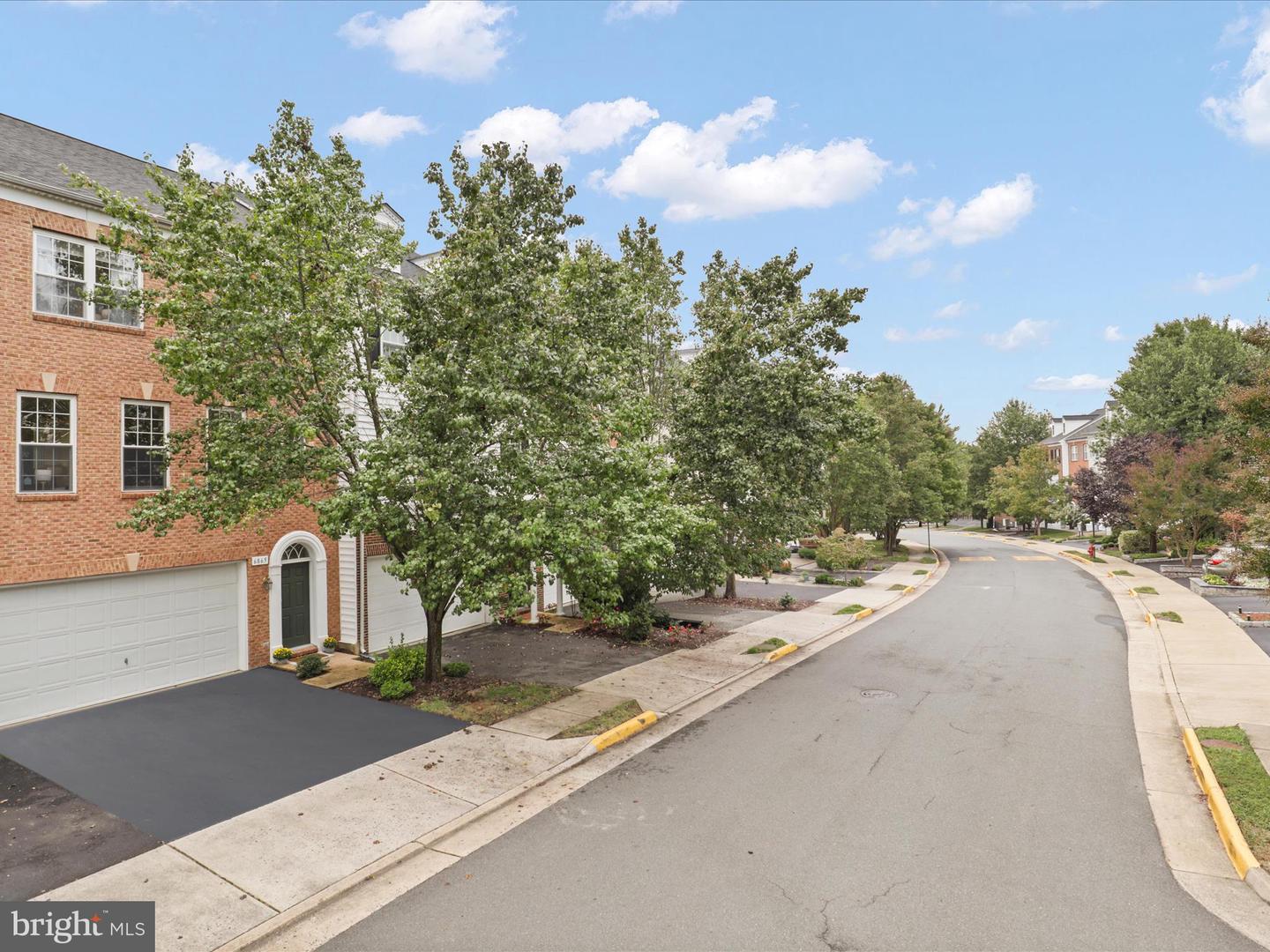 6865 ROLLING CREEK WAY, ALEXANDRIA, Virginia 22315, 3 Bedrooms Bedrooms, 7 Rooms Rooms,3 BathroomsBathrooms,Residential,For sale,6865 ROLLING CREEK WAY,VAFX2268498 MLS # VAFX2268498
