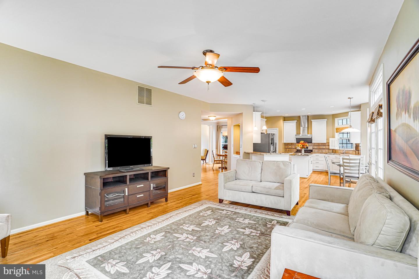 8152 TILLINGHAST LN, GAINESVILLE, Virginia 20155, 4 Bedrooms Bedrooms, 17 Rooms Rooms,2 BathroomsBathrooms,Residential,For sale,8152 TILLINGHAST LN,VAPW2104498 MLS # VAPW2104498