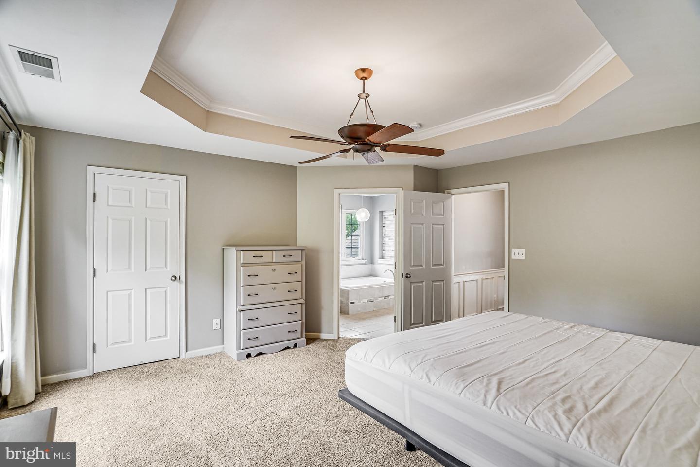 8152 TILLINGHAST LN, GAINESVILLE, Virginia 20155, 4 Bedrooms Bedrooms, 17 Rooms Rooms,2 BathroomsBathrooms,Residential,For sale,8152 TILLINGHAST LN,VAPW2104498 MLS # VAPW2104498