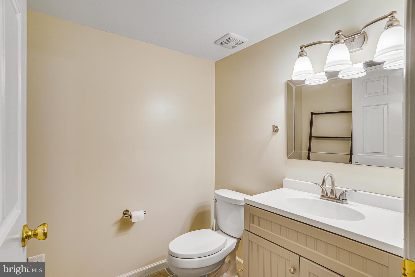 8152 TILLINGHAST LN, GAINESVILLE, Virginia 20155, 4 Bedrooms Bedrooms, 17 Rooms Rooms,2 BathroomsBathrooms,Residential,For sale,8152 TILLINGHAST LN,VAPW2104498 MLS # VAPW2104498