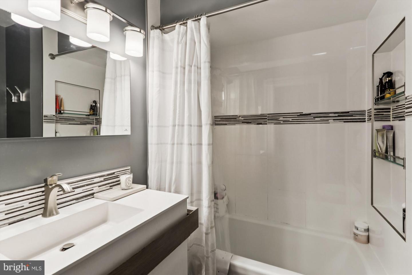 1128 COLUMBIA RD NW #1, WASHINGTON, District Of Columbia 20009, 2 Bedrooms Bedrooms, 11 Rooms Rooms,2 BathroomsBathrooms,Residential,For sale,1128 COLUMBIA RD NW #1,DCDC2223784 MLS # DCDC2223784