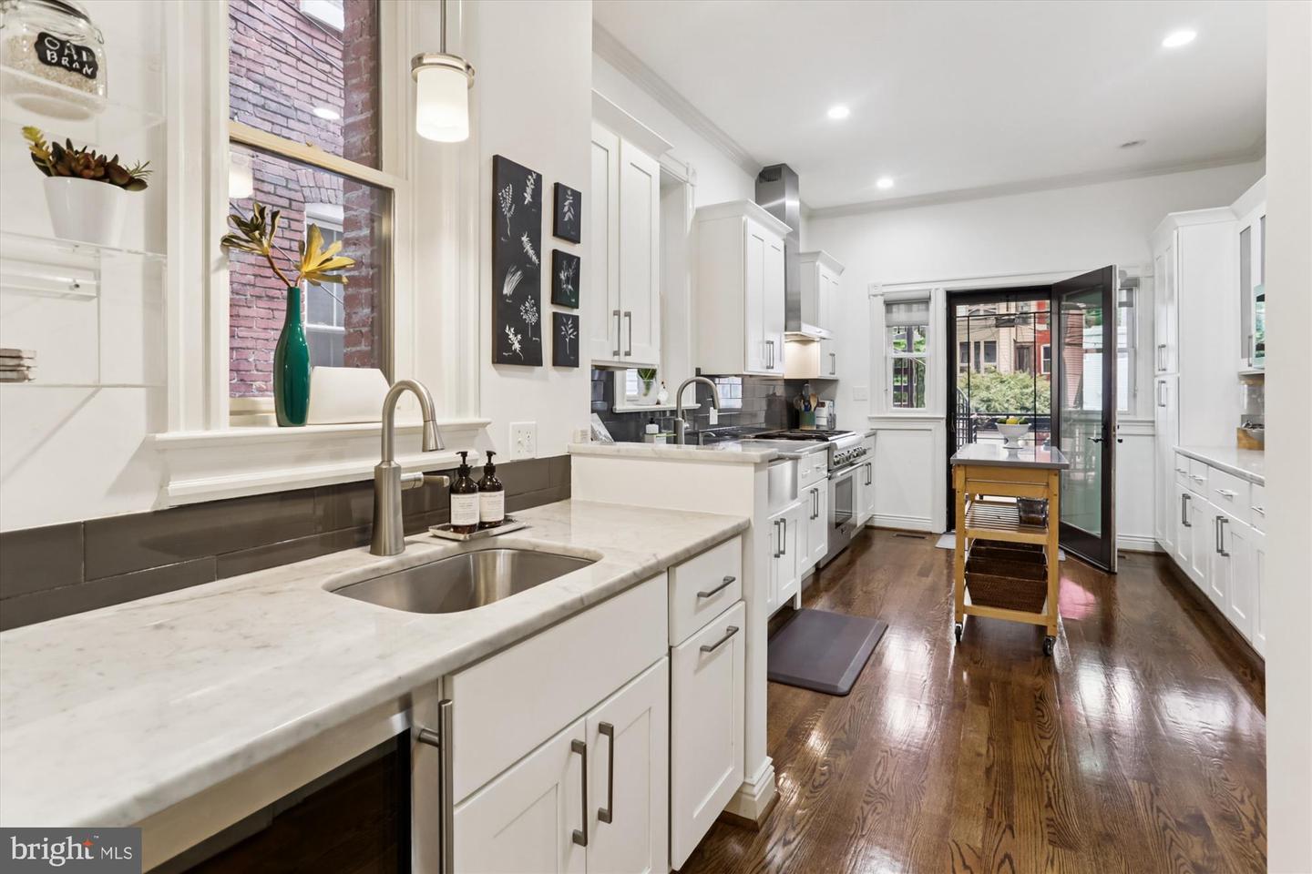 1128 COLUMBIA RD NW #1, WASHINGTON, District Of Columbia 20009, 2 Bedrooms Bedrooms, 11 Rooms Rooms,2 BathroomsBathrooms,Residential,For sale,1128 COLUMBIA RD NW #1,DCDC2223784 MLS # DCDC2223784