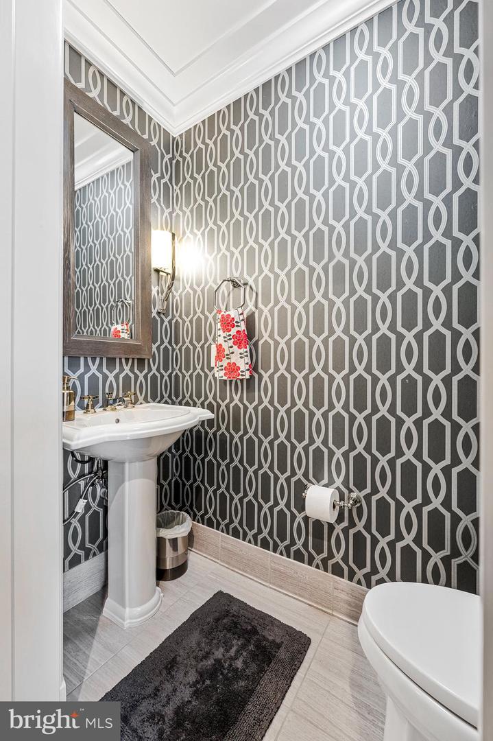 6900 FLEETWOOD RD #708, MCLEAN, Virginia 22101, 2 Bedrooms Bedrooms, ,2 BathroomsBathrooms,Residential,For sale,6900 FLEETWOOD RD #708,VAFX2268686 MLS # VAFX2268686