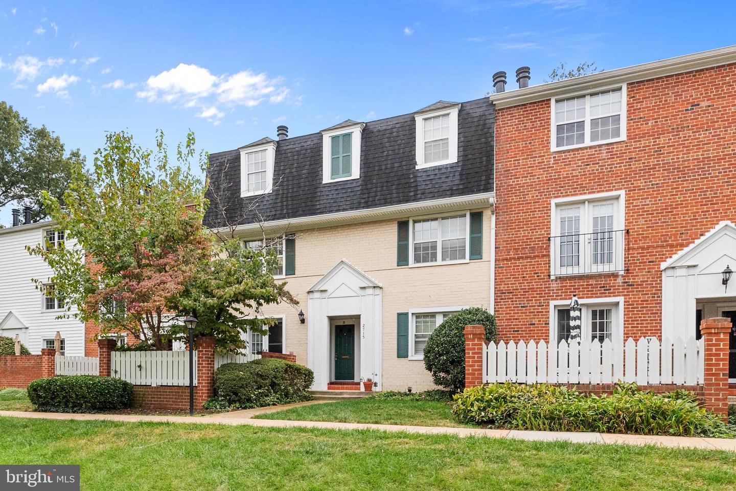 2715 S WALTER REED DR #B, ARLINGTON, Virginia 22206, 2 Bedrooms Bedrooms, ,1 BathroomBathrooms,Residential,For sale,2715 S WALTER REED DR #B,VAAR2064062 MLS # VAAR2064062