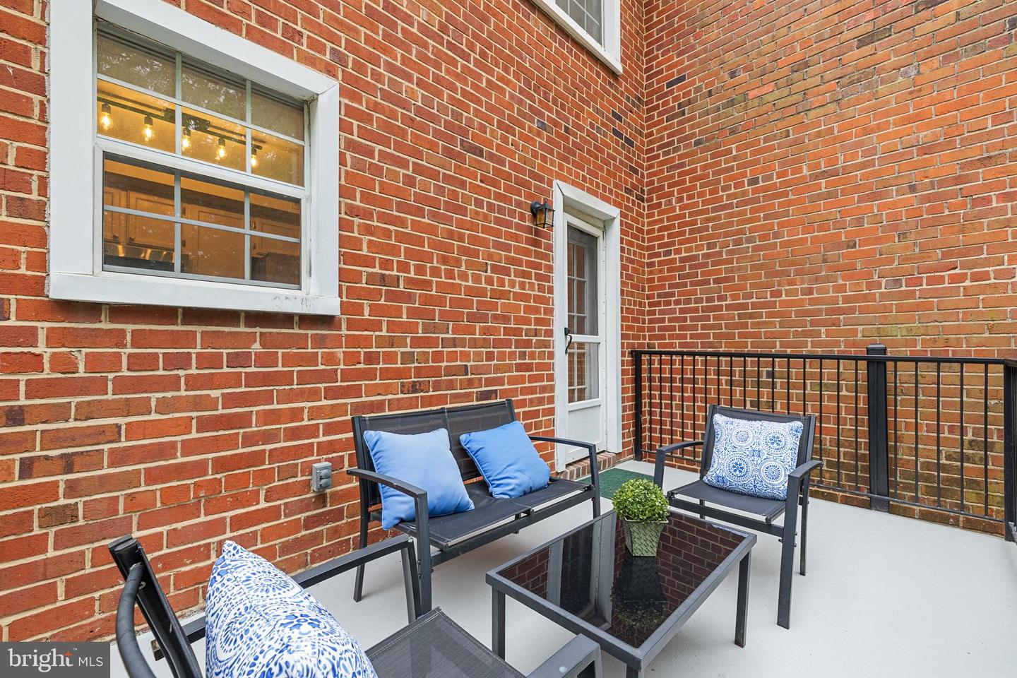 2715 S WALTER REED DR #B, ARLINGTON, Virginia 22206, 2 Bedrooms Bedrooms, ,1 BathroomBathrooms,Residential,For sale,2715 S WALTER REED DR #B,VAAR2064062 MLS # VAAR2064062