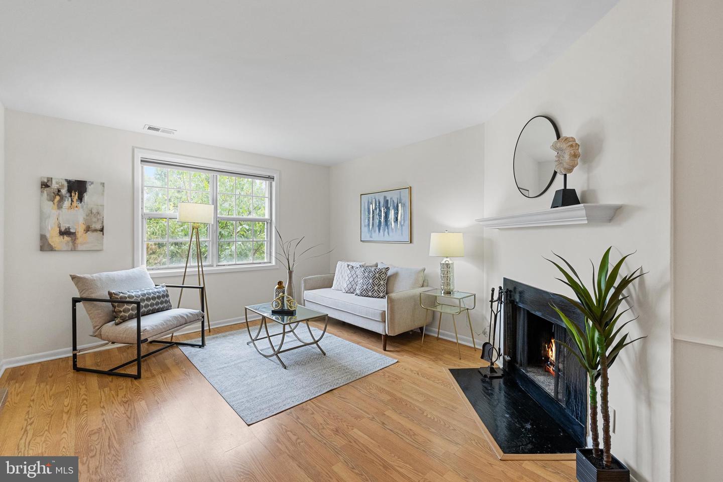 2715 S WALTER REED DR #B, ARLINGTON, Virginia 22206, 2 Bedrooms Bedrooms, ,1 BathroomBathrooms,Residential,For sale,2715 S WALTER REED DR #B,VAAR2064062 MLS # VAAR2064062
