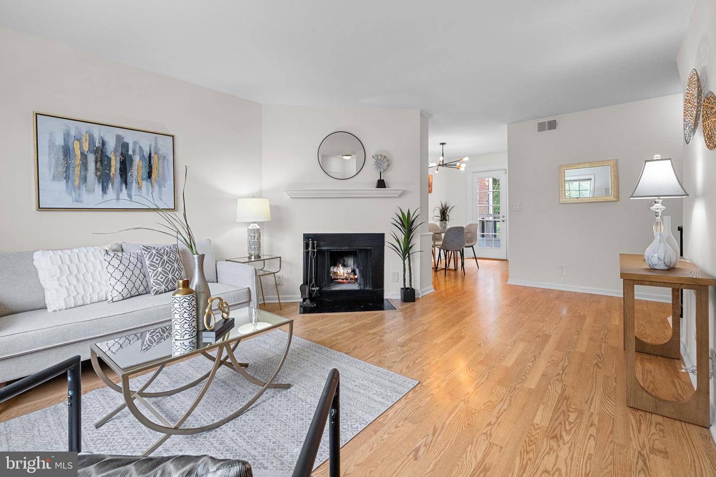 2715 S WALTER REED DR #B, ARLINGTON, Virginia 22206, 2 Bedrooms Bedrooms, ,1 BathroomBathrooms,Residential,For sale,2715 S WALTER REED DR #B,VAAR2064062 MLS # VAAR2064062