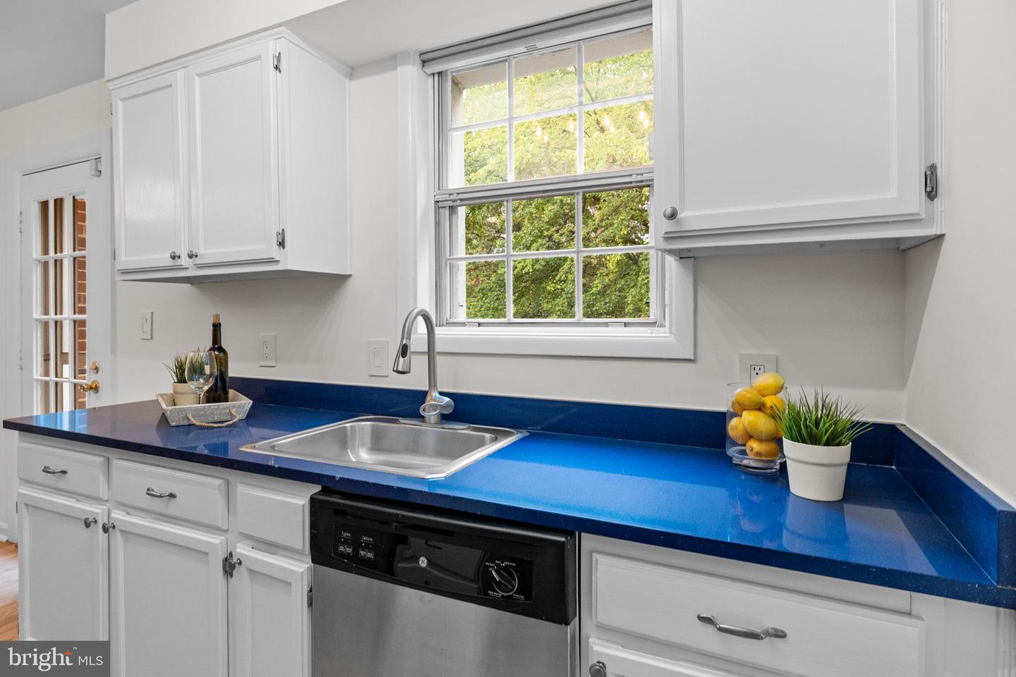 2715 S WALTER REED DR #B, ARLINGTON, Virginia 22206, 2 Bedrooms Bedrooms, ,1 BathroomBathrooms,Residential,For sale,2715 S WALTER REED DR #B,VAAR2064062 MLS # VAAR2064062