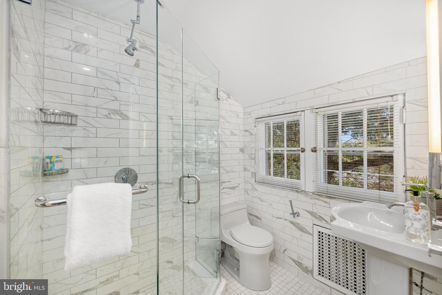 5410 NW 39TH ST NW, WASHINGTON, District Of Columbia 20015, 5 Bedrooms Bedrooms, ,4 BathroomsBathrooms,Residential,For sale,5410 NW 39TH ST NW,DCDC2223776 MLS # DCDC2223776