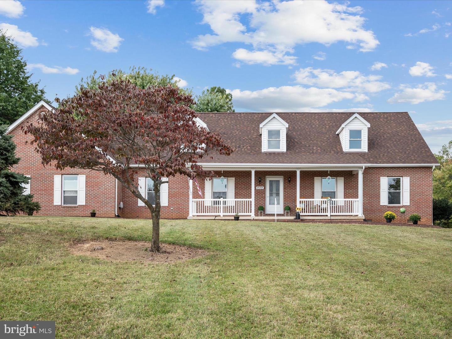 449 FAIRVIEW CIR, WOODSTOCK, Virginia 22664, 5 Bedrooms Bedrooms, 15 Rooms Rooms,3 BathroomsBathrooms,Residential,For sale,449 FAIRVIEW CIR,VASH2012610 MLS # VASH2012610