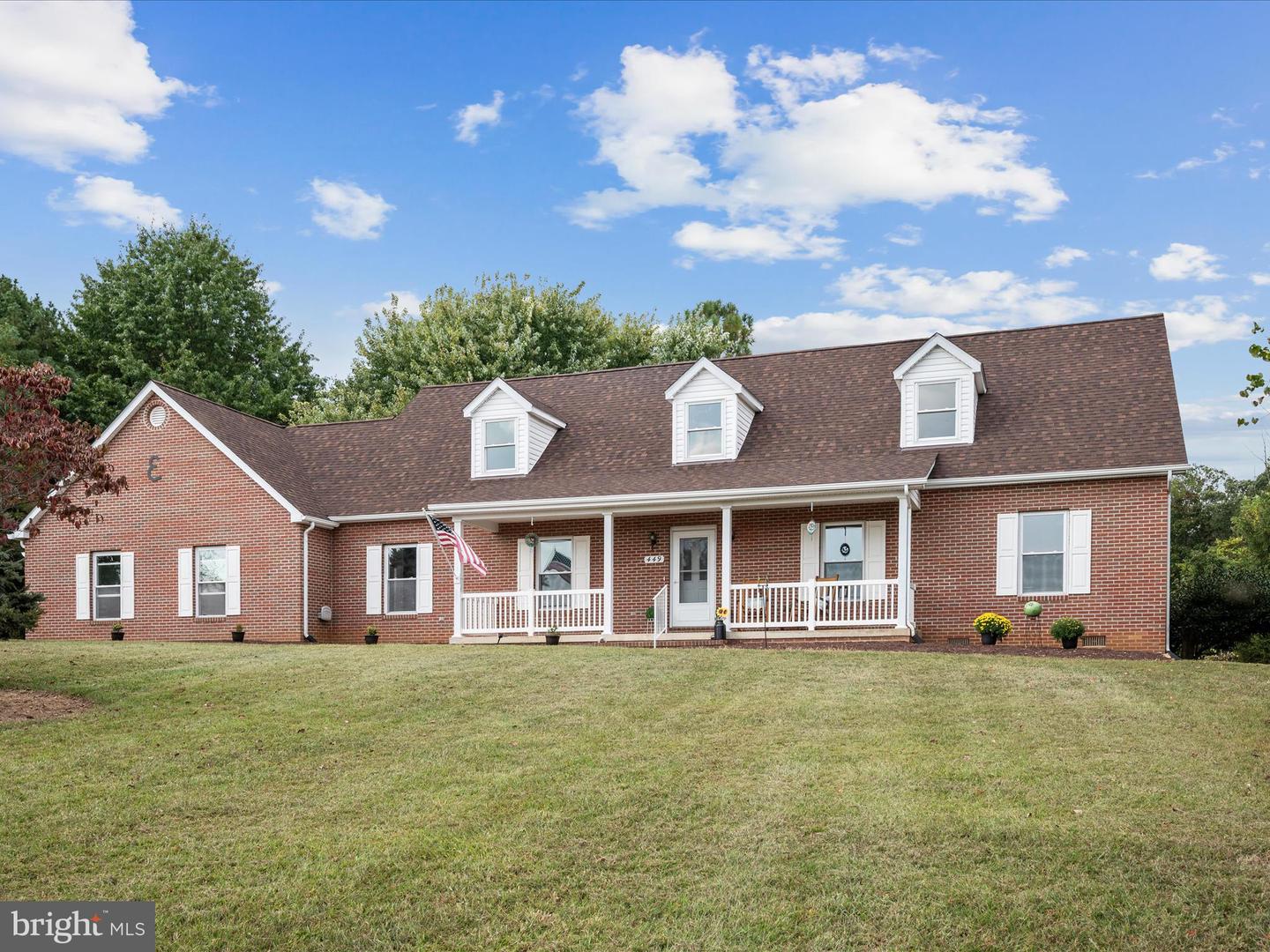 449 FAIRVIEW CIR, WOODSTOCK, Virginia 22664, 5 Bedrooms Bedrooms, 15 Rooms Rooms,3 BathroomsBathrooms,Residential,For sale,449 FAIRVIEW CIR,VASH2012610 MLS # VASH2012610