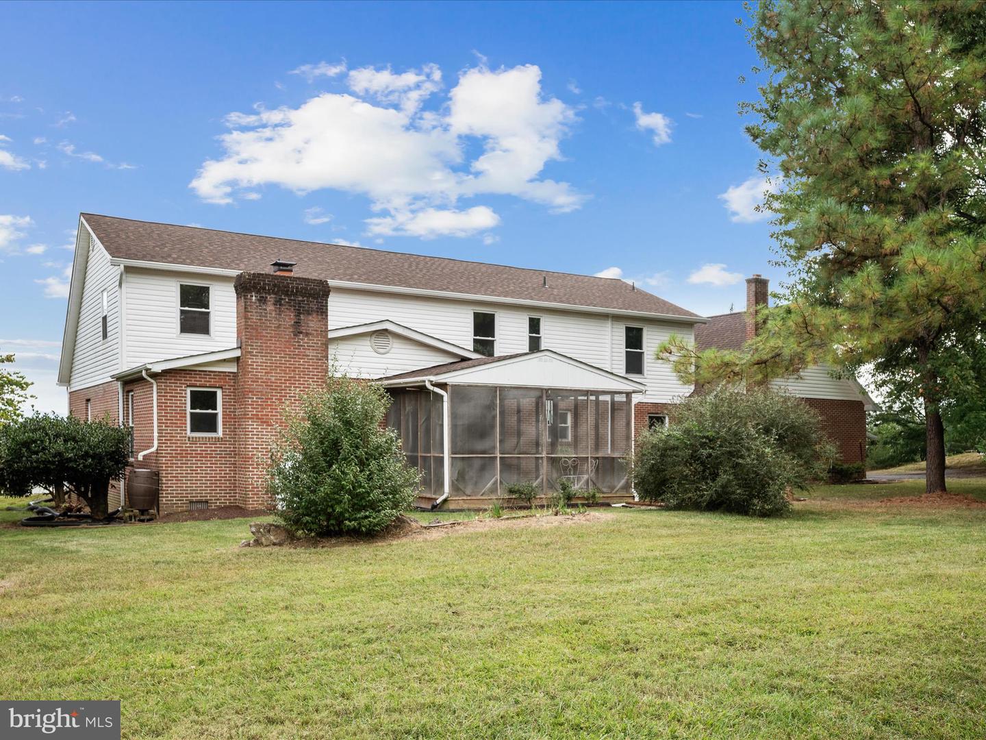 449 FAIRVIEW CIR, WOODSTOCK, Virginia 22664, 5 Bedrooms Bedrooms, 15 Rooms Rooms,3 BathroomsBathrooms,Residential,For sale,449 FAIRVIEW CIR,VASH2012610 MLS # VASH2012610