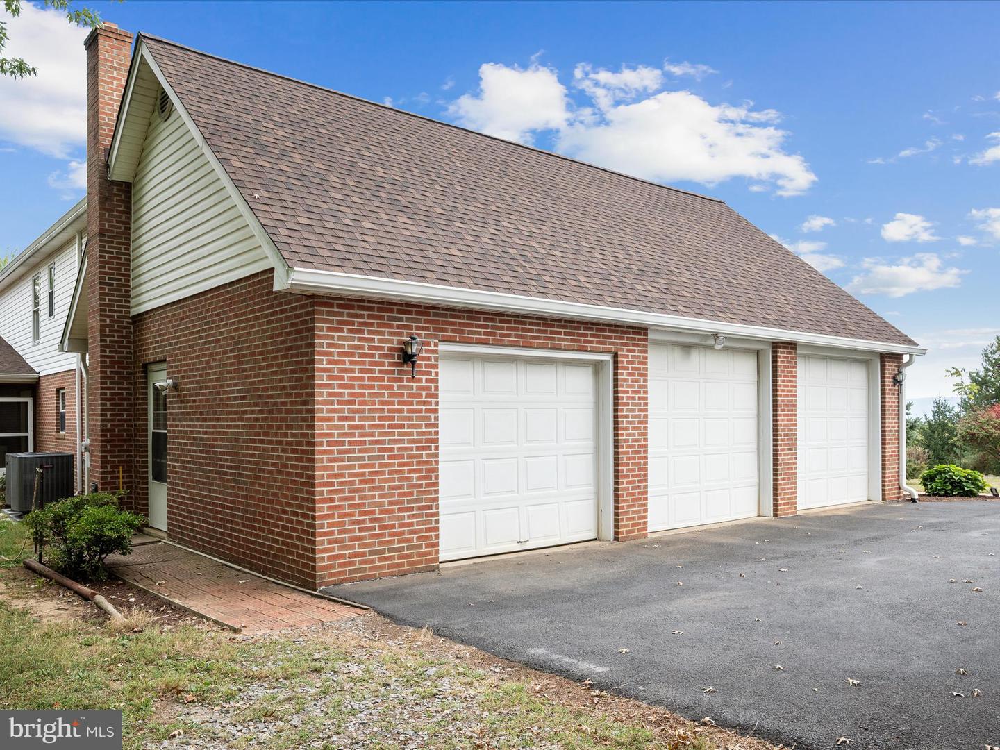 449 FAIRVIEW CIR, WOODSTOCK, Virginia 22664, 5 Bedrooms Bedrooms, 15 Rooms Rooms,3 BathroomsBathrooms,Residential,For sale,449 FAIRVIEW CIR,VASH2012610 MLS # VASH2012610