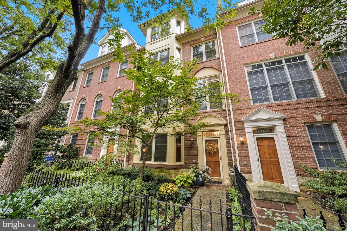 1044 N STAFFORD ST, ARLINGTON, Virginia 22201, 4 Bedrooms Bedrooms, ,3 BathroomsBathrooms,Residential,For sale,1044 N STAFFORD ST,VAAR2064090 MLS # VAAR2064090