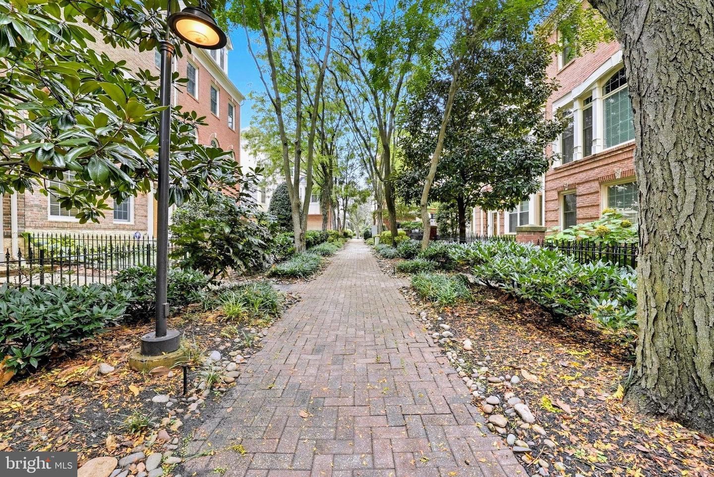 1044 N STAFFORD ST, ARLINGTON, Virginia 22201, 4 Bedrooms Bedrooms, ,3 BathroomsBathrooms,Residential,For sale,1044 N STAFFORD ST,VAAR2064090 MLS # VAAR2064090