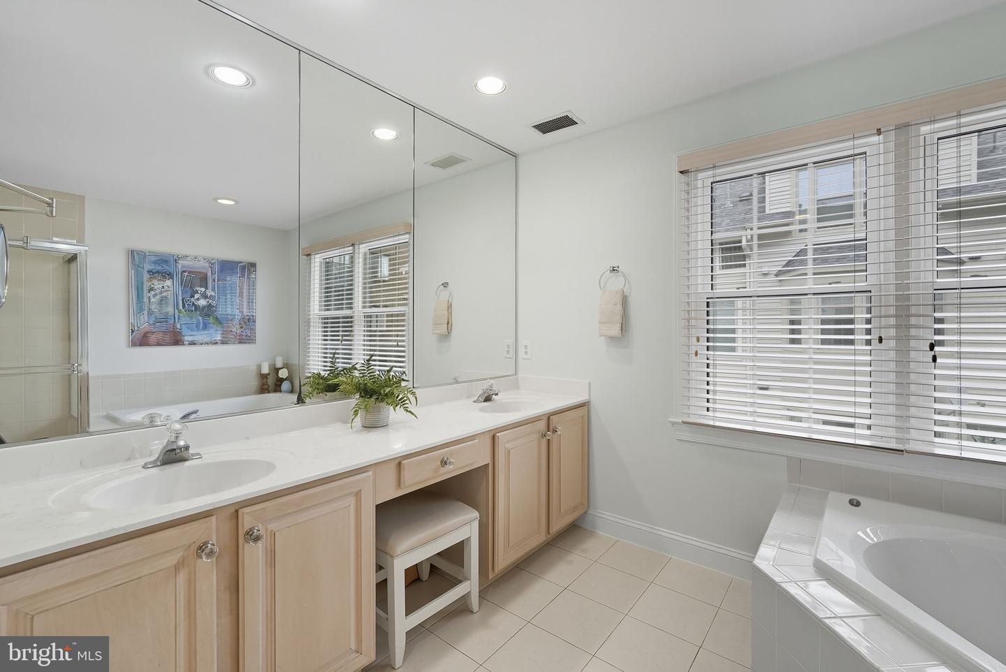 1044 N STAFFORD ST, ARLINGTON, Virginia 22201, 4 Bedrooms Bedrooms, ,3 BathroomsBathrooms,Residential,For sale,1044 N STAFFORD ST,VAAR2064090 MLS # VAAR2064090