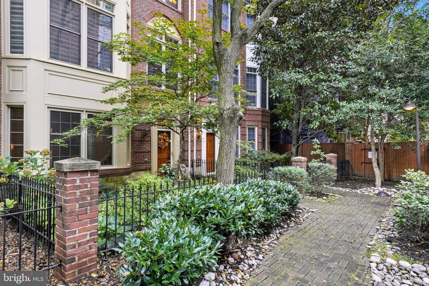 1044 N STAFFORD ST, ARLINGTON, Virginia 22201, 4 Bedrooms Bedrooms, ,3 BathroomsBathrooms,Residential,For sale,1044 N STAFFORD ST,VAAR2064090 MLS # VAAR2064090