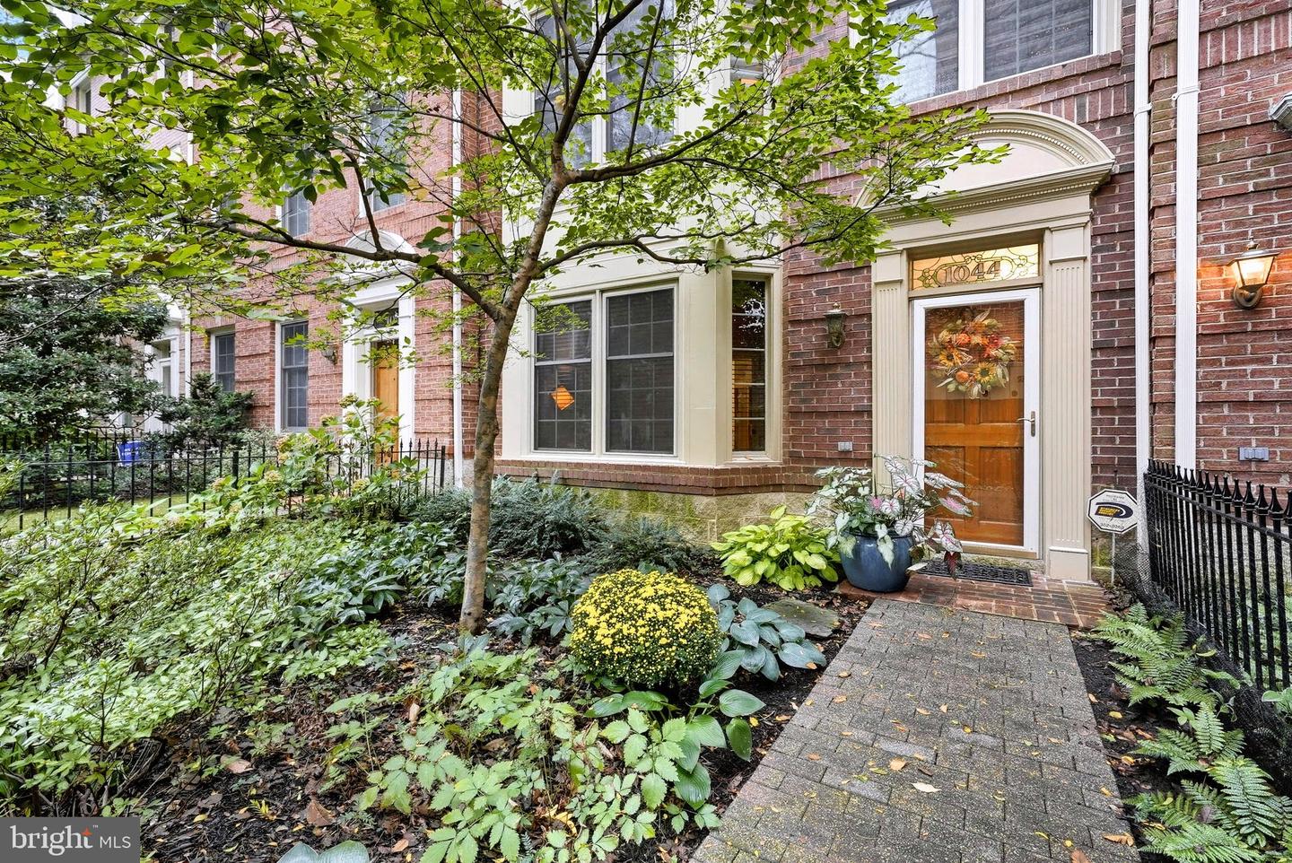 1044 N STAFFORD ST, ARLINGTON, Virginia 22201, 4 Bedrooms Bedrooms, ,3 BathroomsBathrooms,Residential,For sale,1044 N STAFFORD ST,VAAR2064090 MLS # VAAR2064090